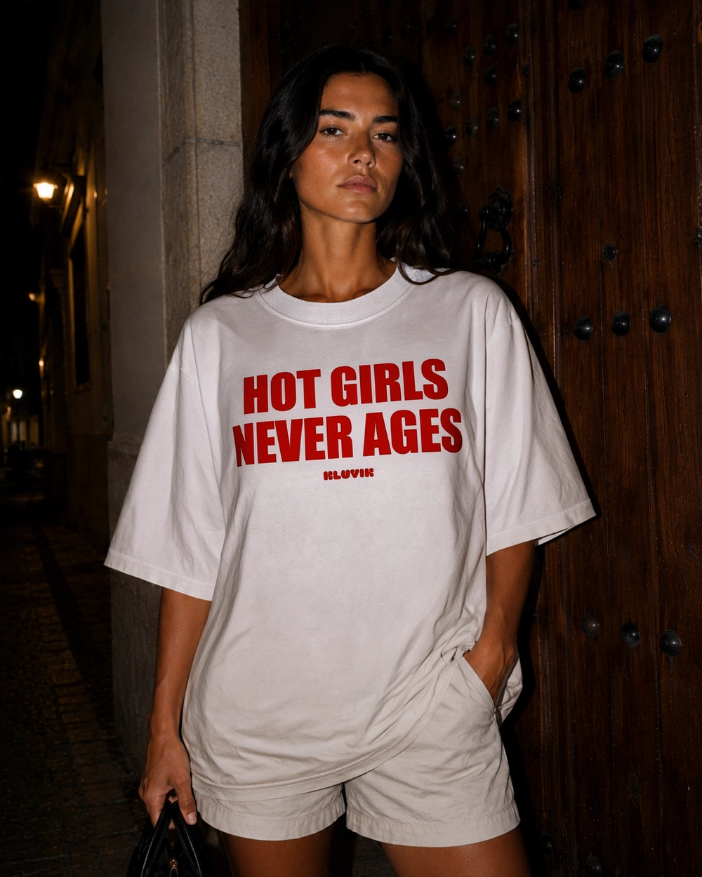 camiseta hot girls never ages oversize blanca