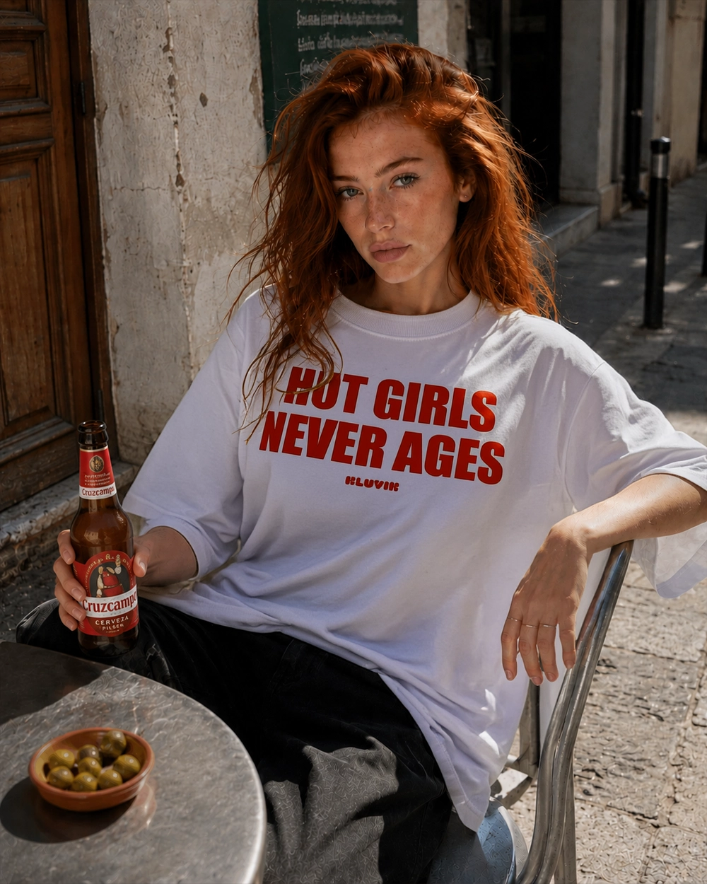 camiseta hot girls never ages oversize blanca